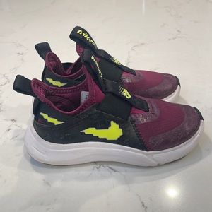 *SOLD* Girls nike flex runner shoes.